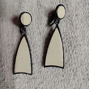 White black clip dangle earrings